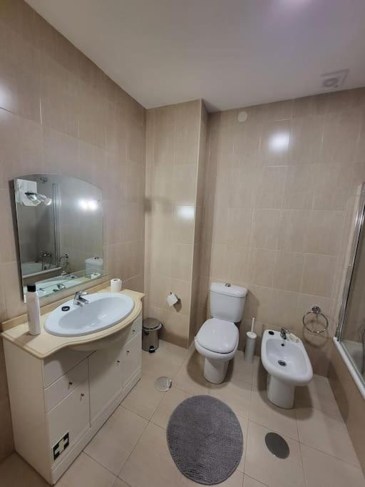 Roomy & Patio - 2 Bedroom Flat ポルト エクステリア 写真
