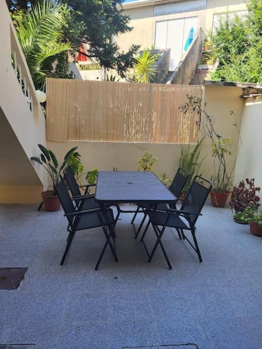 Roomy & Patio - 2 Bedroom Flat ポルト エクステリア 写真