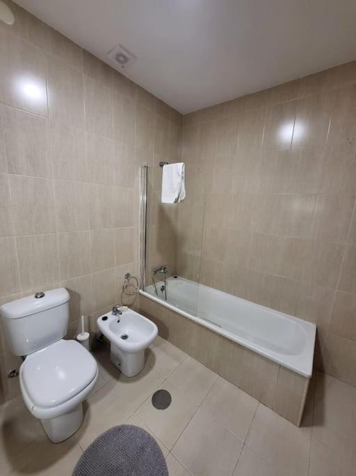 Roomy & Patio - 2 Bedroom Flat ポルト エクステリア 写真